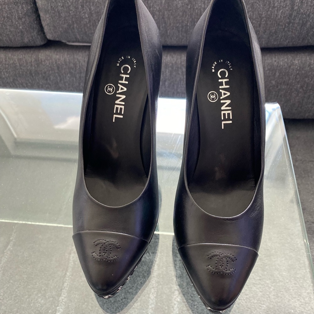 Black, Chanel size 39 pumps